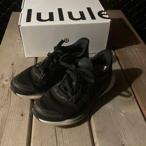 Lululemon blissfeel runners
